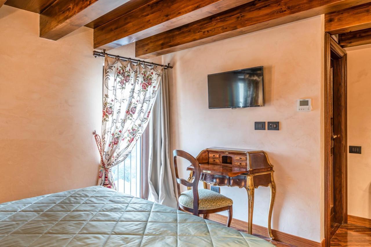 Bar Vitelli Charming suites Savoca Extérieur photo