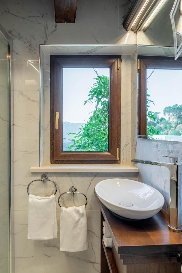 Bar Vitelli Charming suites Savoca Extérieur photo