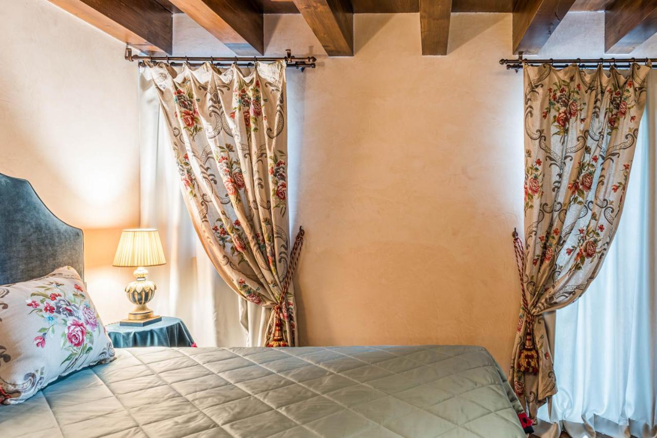 Bar Vitelli Charming suites Savoca Extérieur photo